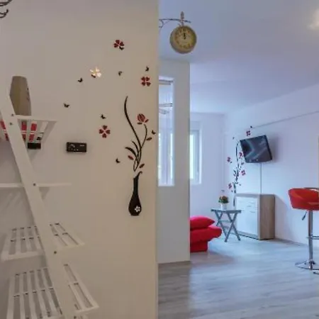 Modern And Bright With Terrace And Garden Apartment *