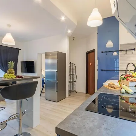 Apartment Modern And Bright With Terrace And Garden